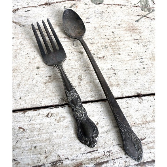 1847 Rogers Bros International Silver Tudor Plate Oneida Fork & Spoon Set - Picture 2 of 7